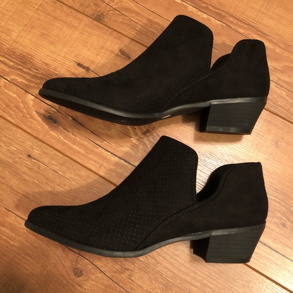 Madeline Girl Thistle sz 10M Black Ankle Bootie NWOB - Picture 1 of 8